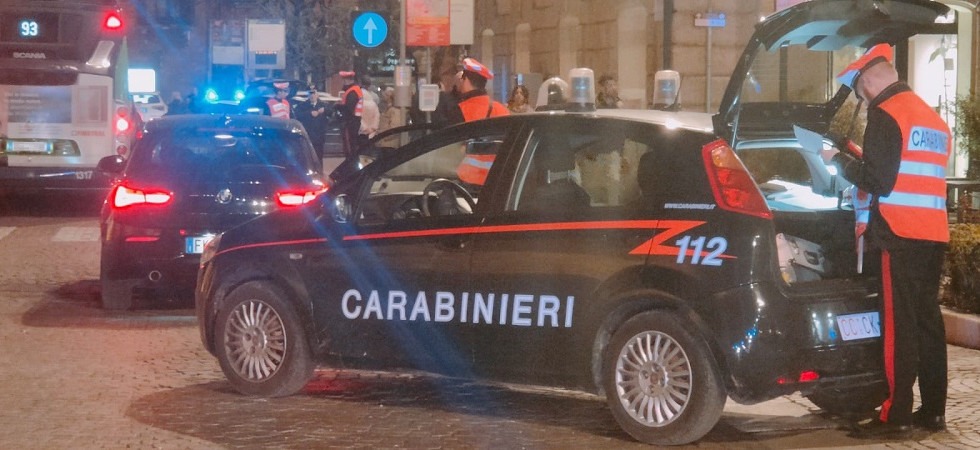 Nasconde l’eroina in bocca e una volta scoperto aggredisce i carabinieri